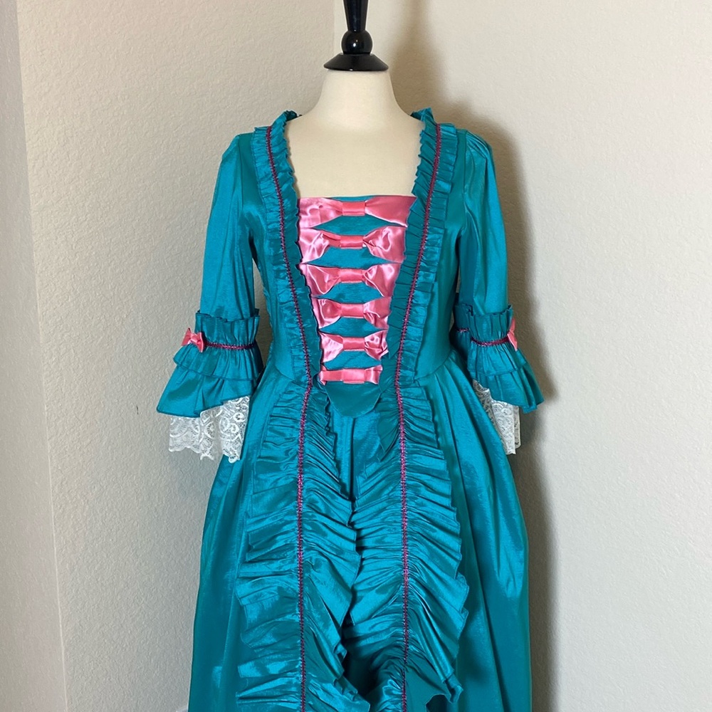 Cosplay Halloween Marie Antoinette rococo gown costume